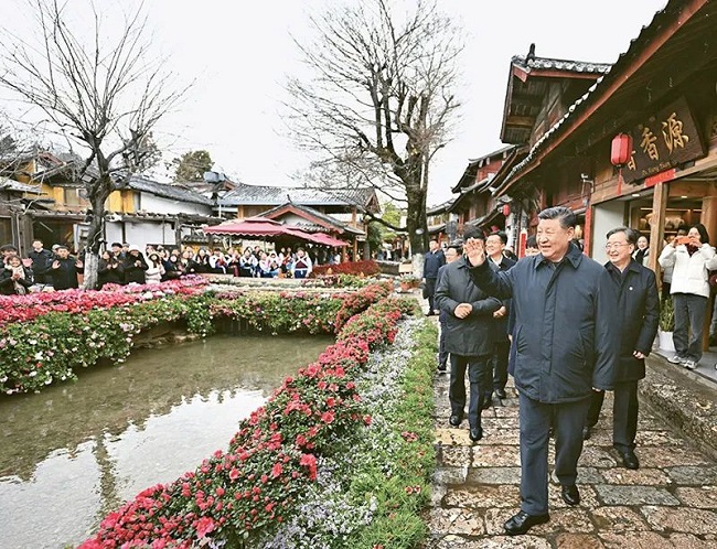 習(xí)近平：鍥而不舍落實(shí)中央八項(xiàng)規(guī)定精神，以優(yōu)良黨風(fēng)引領(lǐng)社風(fēng)民風(fēng)